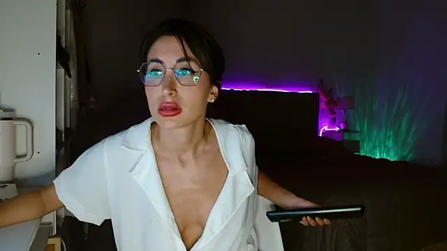 miafox bunny online show from December 22, 2025, 3:03 am