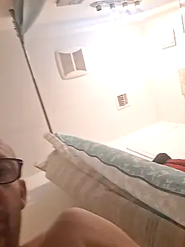 whateveruwanthowever online show from November 12, 2025, 9:14 pm