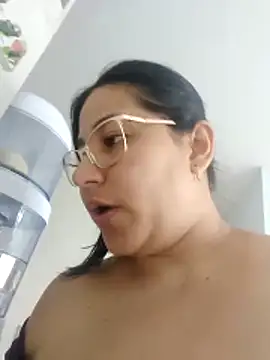 kassandra luxury online show from November 29, 2025, 7:17 pm