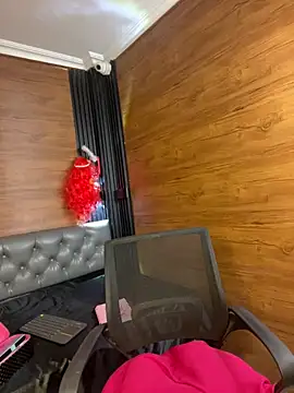 Snapshot of Yvonny27 chatting on February 9, 2026, 11:47 am Yvonny27 online show from February 9, 2026, 11:47 am