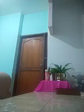 Snapshot of Yvonny27 chatting on February 18, 2026, 5:14 am Yvonny27 online show from February 18, 2026, 5:14 am