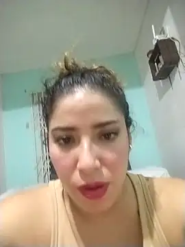 Snapshot of Yvonny27 chatting on March 1, 2026, 2:46 am Yvonny27 online show from March 1, 2026, 2:46 am