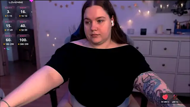 Snapshot of SummerTina chatting on January 19, 2025, 7:36 am SummerTina online show from January 19, 2025, 7:36 am