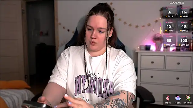 Snapshot of SummerTina chatting on February 24, 2025, 3:31 pm SummerTina online show from February 24, 2025, 3:31 pm