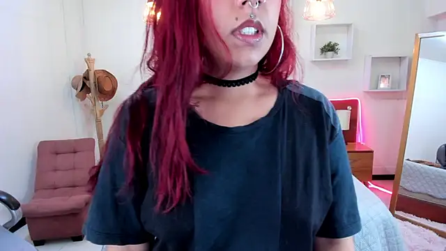 Snapshot of Cat__Moon__ chatting on October 24, 2025, 8:05 pm Cat Moon online show from October 24, 2025, 8:05 pm