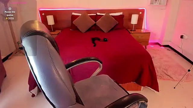 Snapshot of Cat__Moon__ chatting on January 10, 2026, 7:37 pm Cat Moon online show from January 10, 2026, 7:37 pm