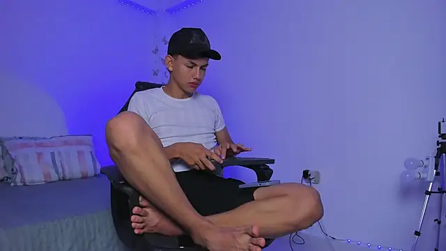 Axel Cody  online show from November 5, 2025, 12:27 pm