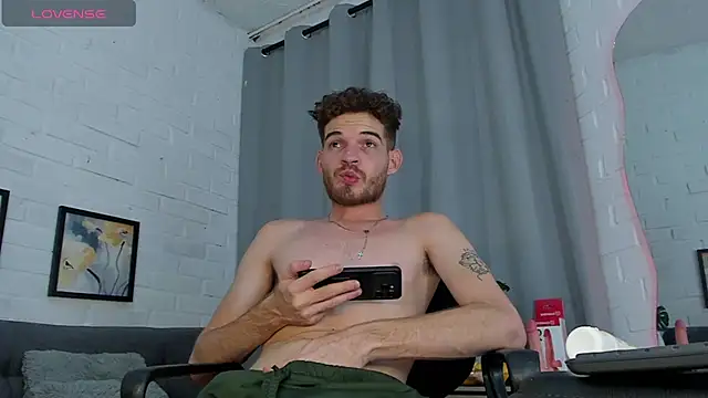 Snapshot of MATEO_HUNTER chatting on December 19, 2025, 5:25 am MATEO HUNTER online show from December 19, 2025, 5:25 am