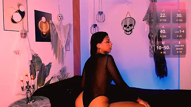 ivonyrose  online show from October 20, 2025, 8:09 pm