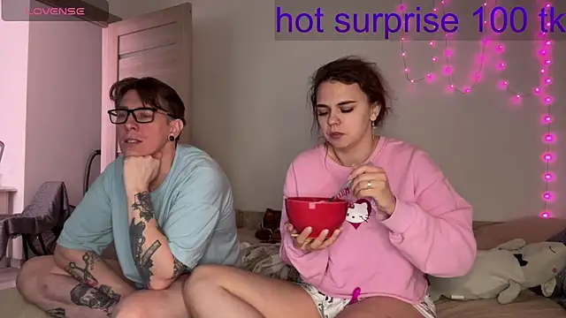 live sexy online show from April 14, 2026, 6:52 am