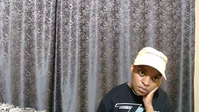 Snapshot of fifiqueen25 chatting on January 10, 2026, 4:31 pm fifiqueen25 online show from January 10, 2026, 4:31 pm