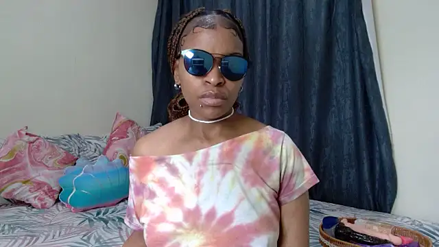 Snapshot of fifiqueen25 chatting on March 21, 2026, 7:13 am fifiqueen25 online show from March 21, 2026, 7:13 am