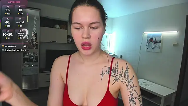 Snapshot of HeatherNextDoor chatting on February 3, 2026, 6:22 am HeatherNextDoor online show from February 3, 2026, 6:22 am