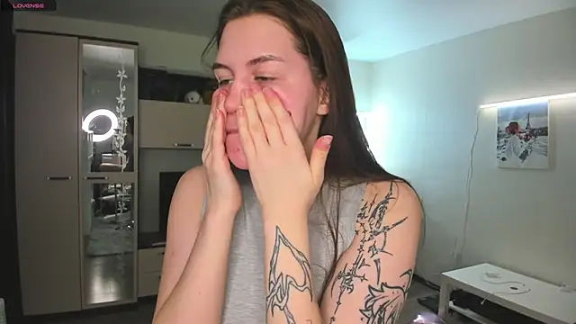 Snapshot of HeatherNextDoor chatting on February 4, 2026, 7:14 am HeatherNextDoor online show from February 4, 2026, 7:14 am