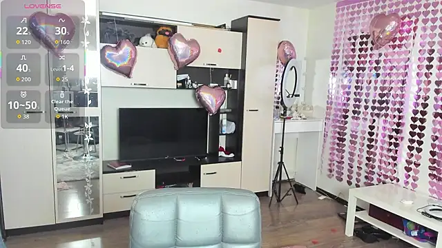 Snapshot of HeatherNextDoor chatting on February 11, 2026, 5:01 am HeatherNextDoor online show from February 11, 2026, 5:01 am