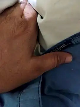 Snapshot of svk_05 chatting on November 19, 2025, 1:44 pm svk 05 online show from November 19, 2025, 1:44 pm