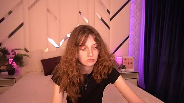 Snapshot of CuteeFoxy chatting on November 10, 2025, 2:38 pm CuteeFoxy online show from November 10, 2025, 2:38 pm