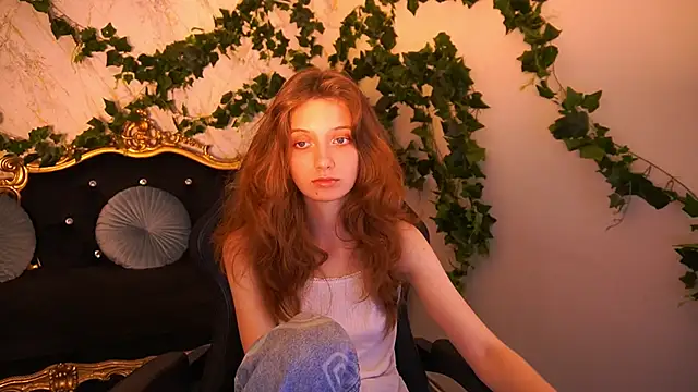 Snapshot of CuteeFoxy chatting on November 13, 2025, 3:55 pm CuteeFoxy online show from November 13, 2025, 3:55 pm