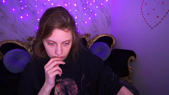 Snapshot of CuteeFoxy chatting on March 3, 2026, 1:28 pm CuteeFoxy online show from March 3, 2026, 1:28 pm