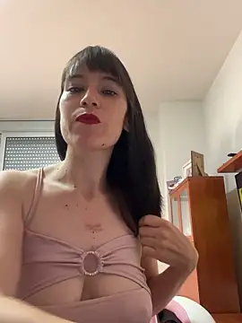 Snapshot of AlanaRius18 chatting on November 19, 2025, 11:43 am AlanaRius18 online show from November 19, 2025, 11:43 am