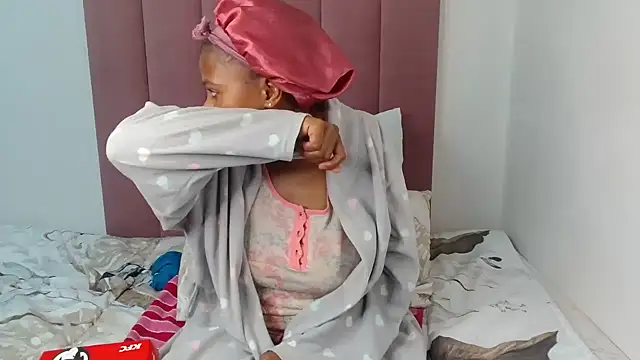 Snapshot of Bubbles156 chatting on November 10, 2025, 7:24 pm Bubbles156 online show from November 10, 2025, 7:24 pm