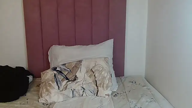 Snapshot of Bubbles156 chatting on November 17, 2025, 2:01 pm Bubbles156 online show from November 17, 2025, 2:01 pm