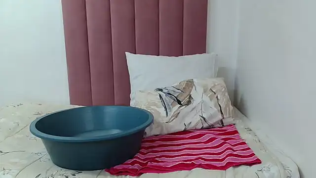 Snapshot of Bubbles156 chatting on November 25, 2025, 7:14 pm Bubbles156 online show from November 25, 2025, 7:14 pm