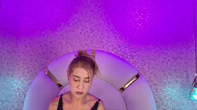 Snapshot of emmy_rose25 chatting on February 7, 2026, 11:47 am emmy rose25 online show from February 7, 2026, 11:47 am