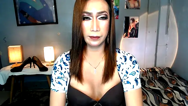 littleredbunny27 online show from April 7, 2026, 5:46 pm