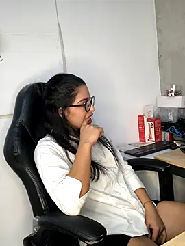 I karly online show from November 2, 2025, 3:03 pm