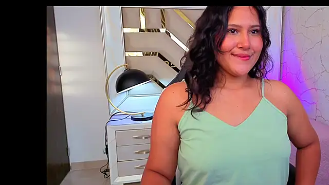 luna jonezz online show from November 7, 2025, 11:32 am