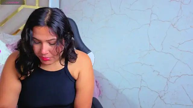 luna jonezz online show from November 11, 2025, 11:10 am