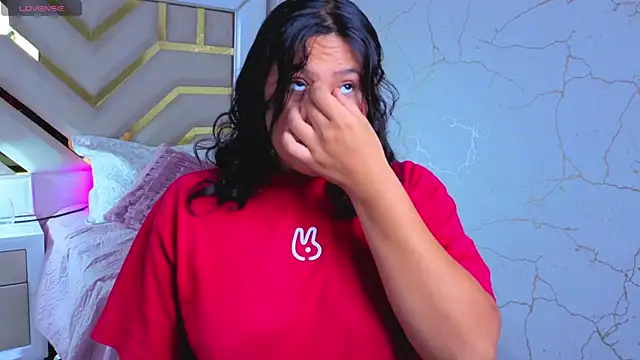 luna jonezz online show from November 13, 2025, 11:31 am