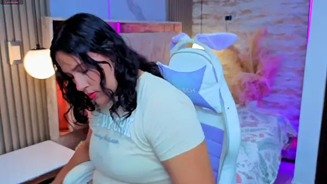 luna jonezz online show from November 14, 2025, 11:20 am