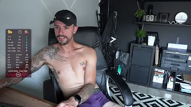 Snapshot of monsieurguitsxxx chatting on July 17, 2026, 12:45 pm monsieurguitsxxx online show from July 17, 2026, 12:45 pm