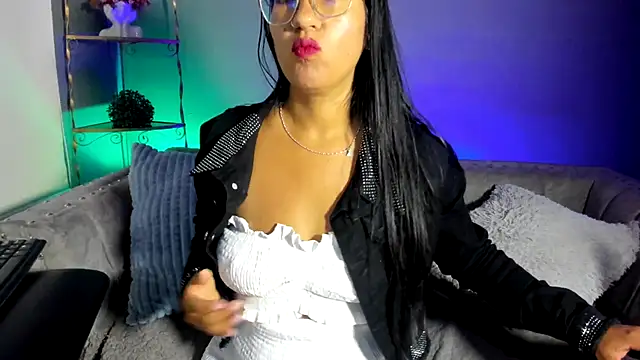 charlhot  online show from October 29, 2025, 12:40 pm