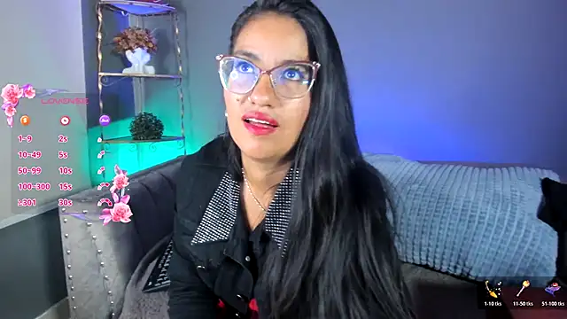 charlhot  online show from November 3, 2025, 12:17 pm