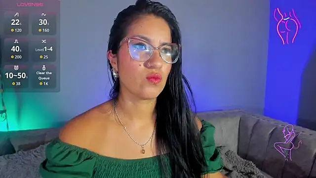 charlhot  online show from November 18, 2025, 12:42 pm