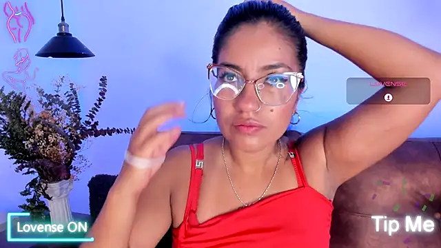 charlhot  online show from November 26, 2025, 12:39 pm