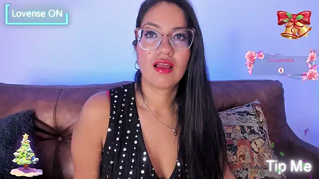 charlhot  online show from November 27, 2025, 1:24 pm