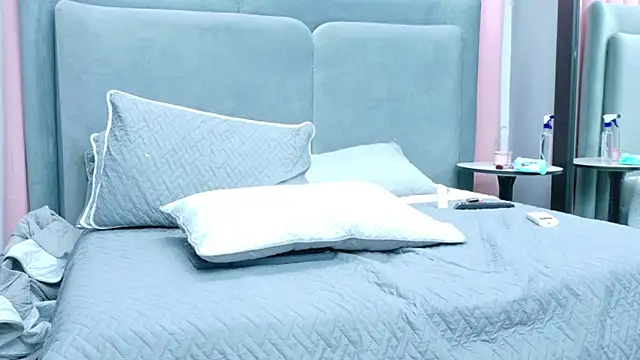 NaughtyHally  online show from October 24, 2025, 12:23 pm