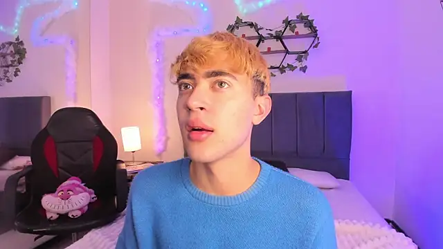 JustinCastiblanco online show from October 21, 2025, 11:22 am