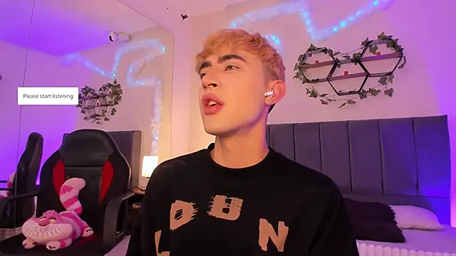 JustinCastiblanco online show from November 5, 2025, 11:21 am