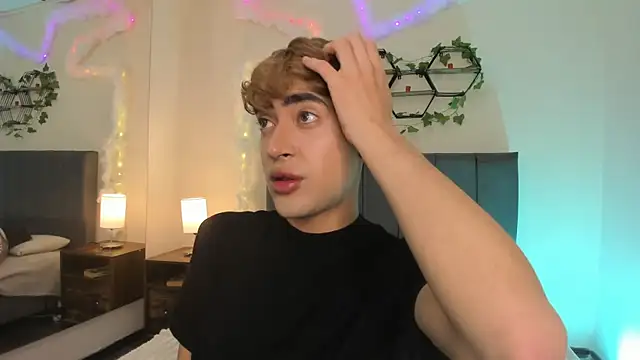 JustinCastiblanco online show from November 25, 2025, 11:21 am