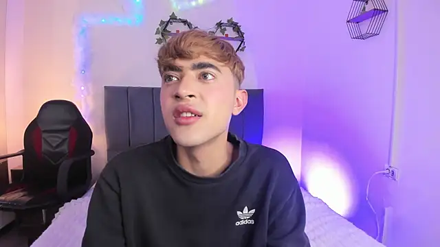 JustinCastiblanco online show from November 26, 2025, 11:33 am