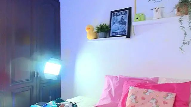 Snapshot of _TiniWild chatting on November 24, 2025, 1:00 pm TiniWild online show from November 24, 2025, 1:00 pm