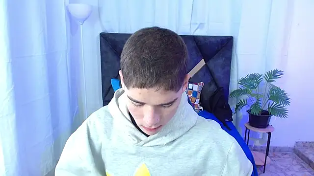 Snapshot of Mattass18 chatting on October 17, 2025, 1:35 pm Mattass18 online show from October 17, 2025, 1:35 pm
