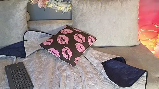 celestesecrett online show from December 14, 2025, 7:58 am