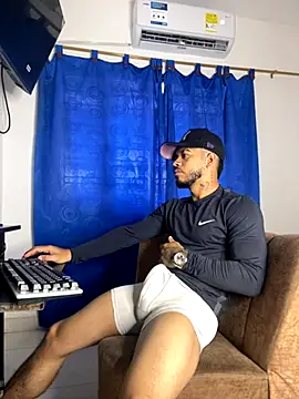 Kylian Alessandro online show from November 16, 2025, 12:44 pm