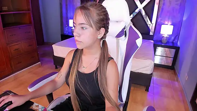 Snapshot of Lily_CuteBoobs chatting on October 15, 2025, 6:08 pm Lily CuteBoobs online show from October 15, 2025, 6:08 pm